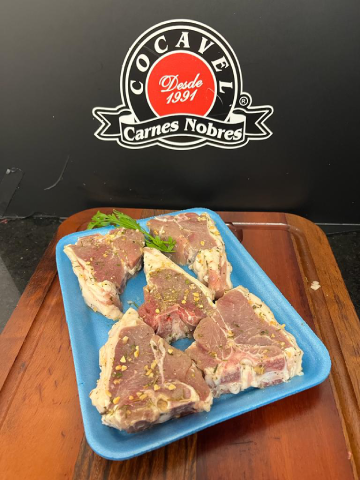 T-bone de cordeiro temperado